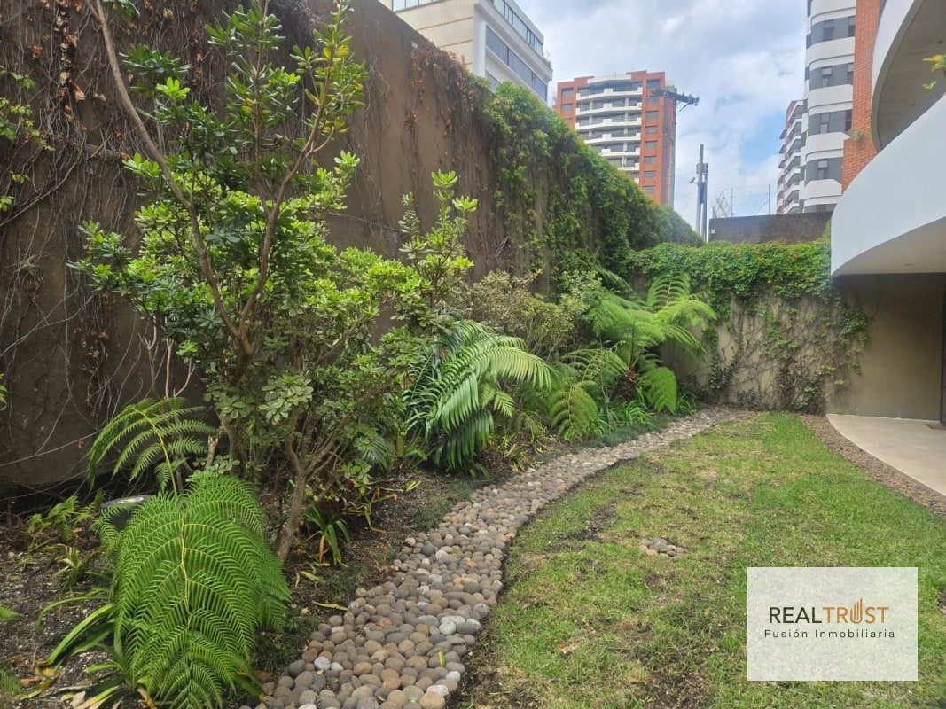 En renta apartamento en primer nivel, zona 14 - 2
