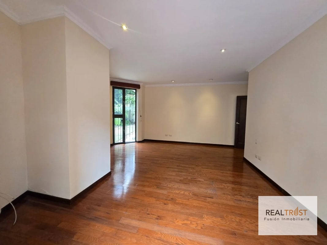 En renta apartamento en primer nivel, zona 14 - 13