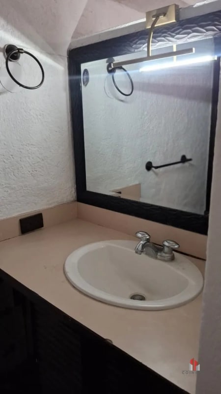 Apartamento semi-amueblado en Renta zona 10 - 3
