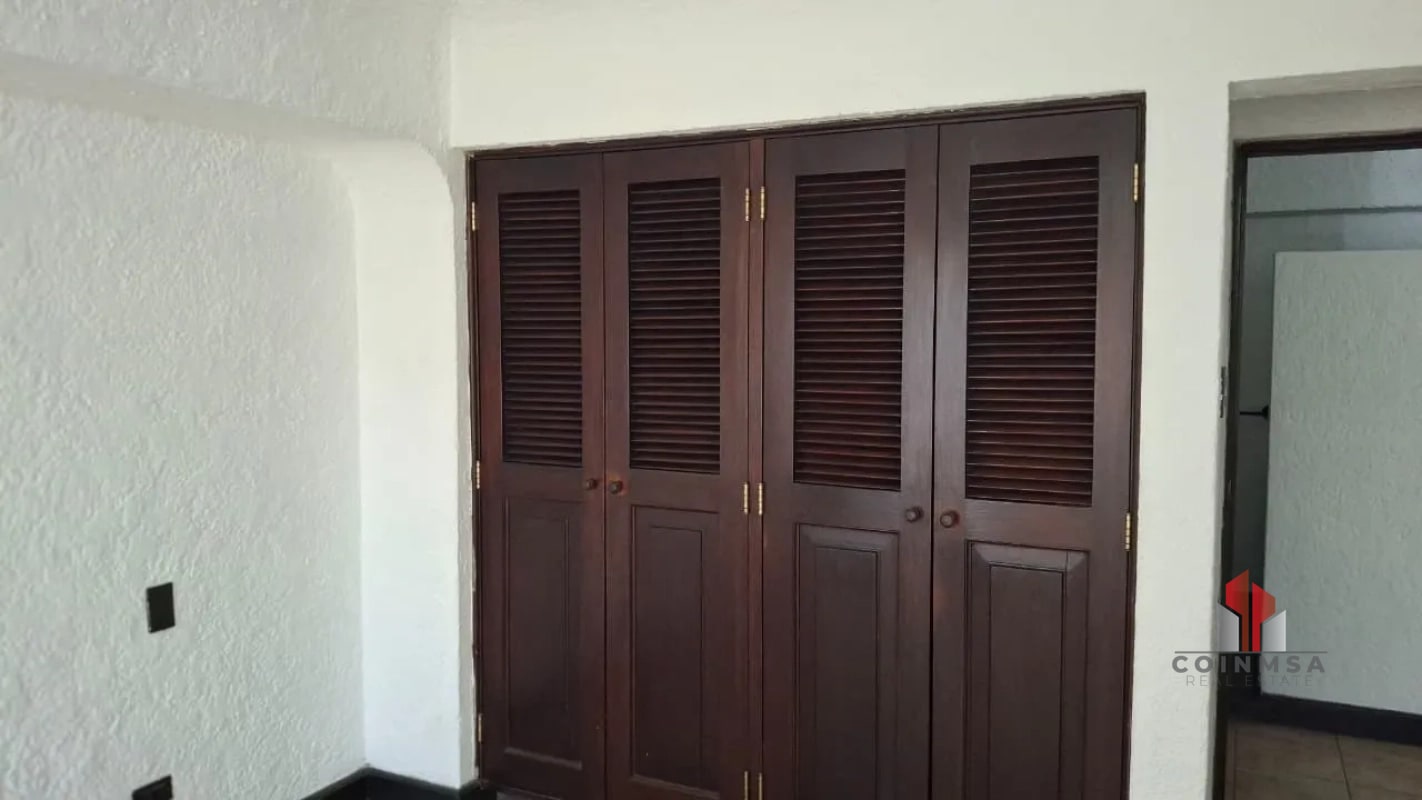 Apartamento semi-amueblado en Renta zona 10 - 2