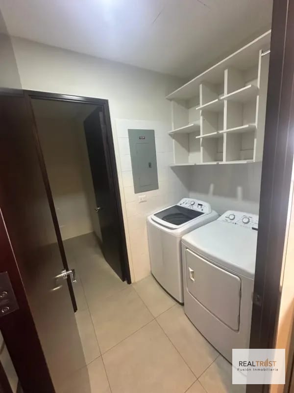 Apartamento en Renta zona 14; EDIFICIO SANTA INES DEL PARQUE — Apartamento en Alquiler en Santa Inés, Zona 14, Guatemala, Ciudad — foto 3 de 9
