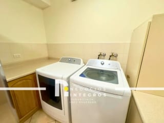 APARTAMENTO EN MILENIA ZONA 10 – 2 HAB + ESTUDIO, NIVEL ALTO — Apartamento en Alquiler en Milenia, Zona 10, Guatemala, Ciudad — miniatura 11 de 16