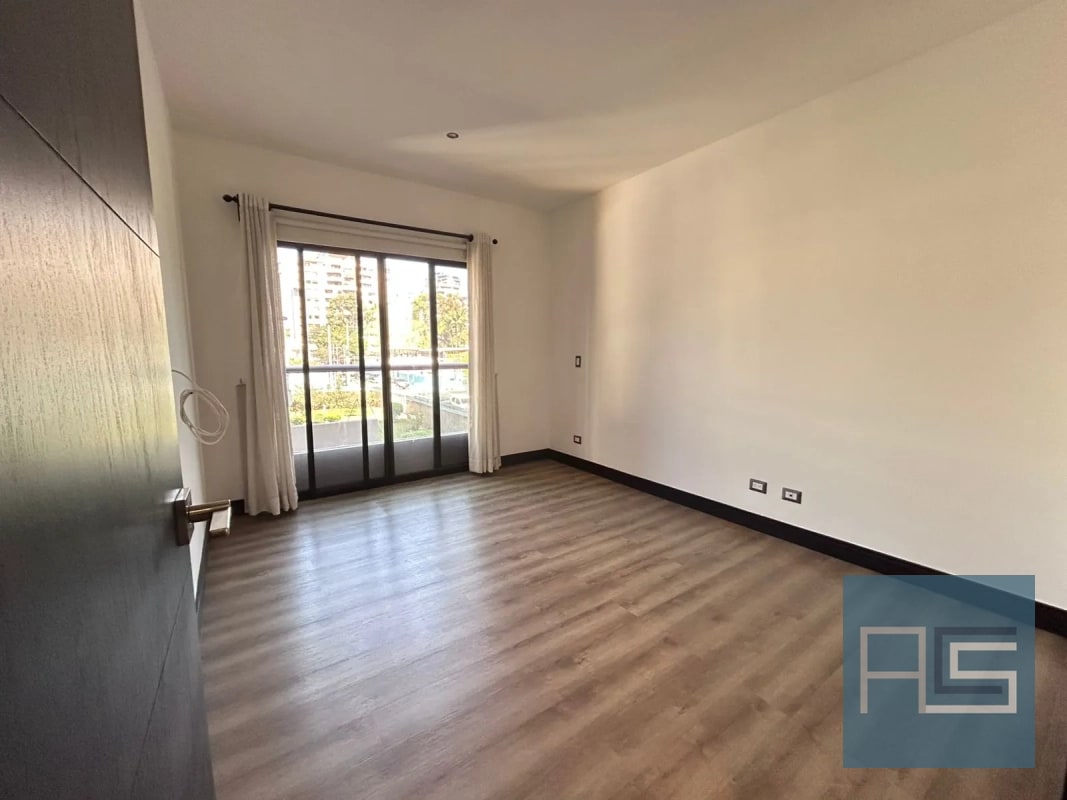 Amplio apartamento en renta de 2 hab en zona 10 - 7