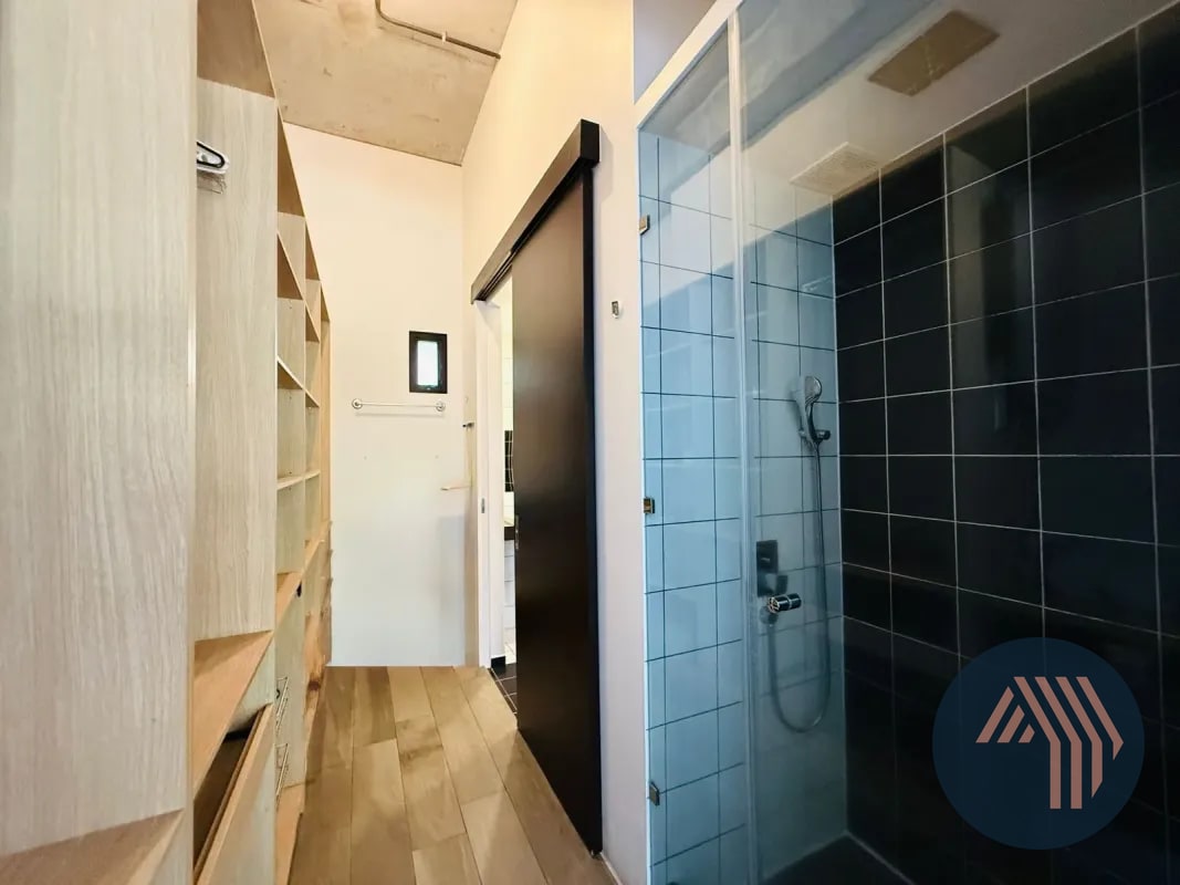 VENTA DE MODERNO APARTAMENTO DE PRIMER NIVEL - SHIFT CAYALÁ, ZONA 16 - 2