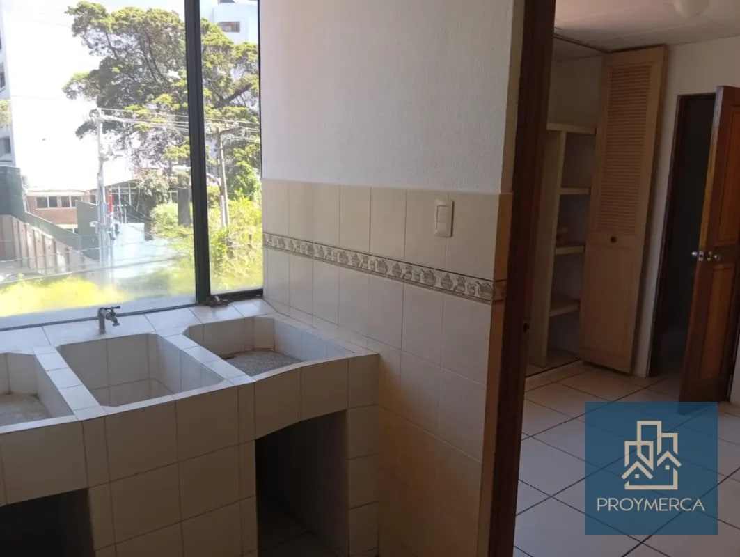 Apartamento en Alquiler, Edificio Vista Real, Zona 10 - 11