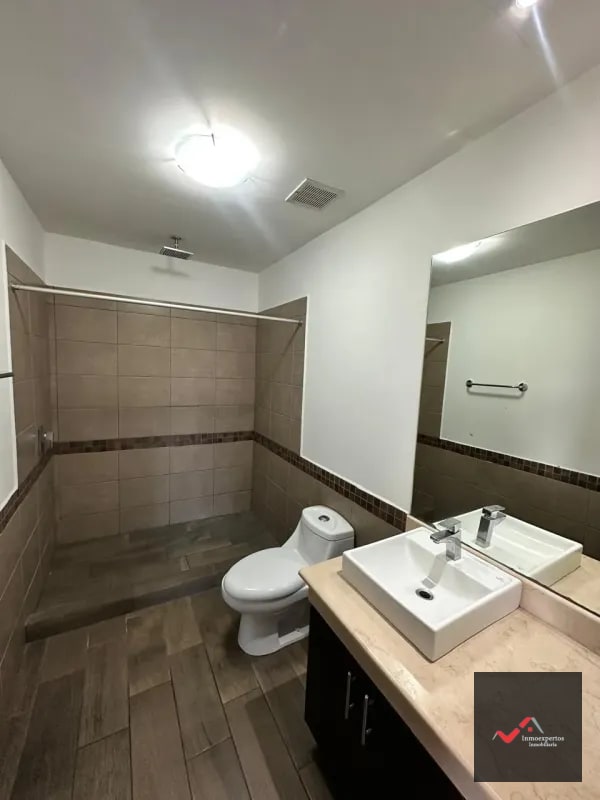 APARTAMENTO EN RENTA EN ZONA 10, EDIFICIO VERONA - 7