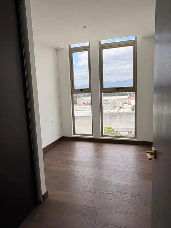 Lindo apartamento en alquiler zona 10 — Apartamento en Alquiler en Atarah, Zona 10, Guatemala, Ciudad — foto 8 de 13