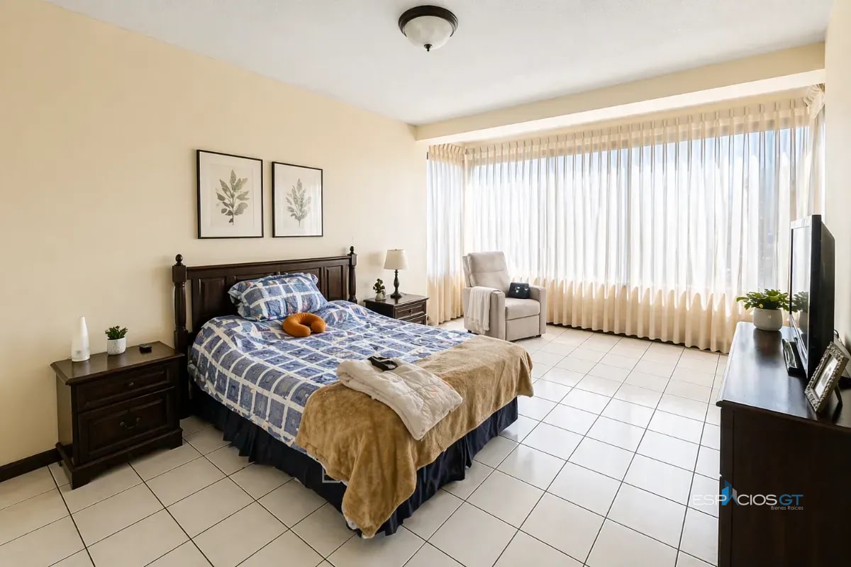 APARTAMENTO EN VENTA ZONA 15- AMPLIO - 3