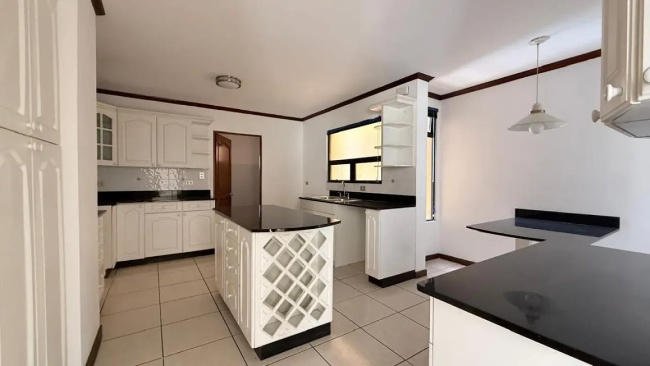 Apartamento en venta, Edificio Torre Castelar, zona 10 — Apartamento en Venta en Torre Castelar, Zona 10, Guatemala, Ciudad — foto 11 de 13